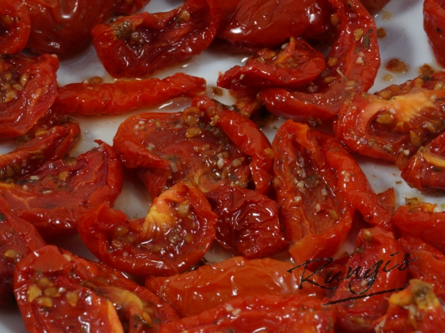 55067 Zongedroogde tomaten op olie 1kg.